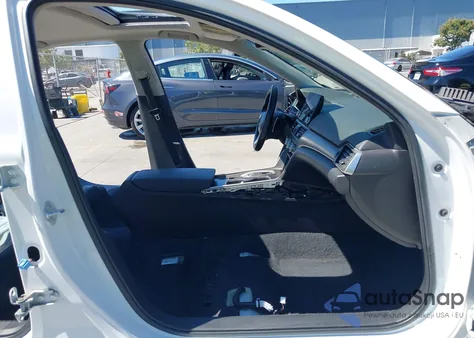 2022 Honda Accord Hybrid Touring z USA, uszkodzony, nr VIN 1HGCV3F94NA007445